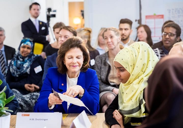 Drottning Silvia på besök hos SOS Barnbyar i Hammarkullen, Göteborg.