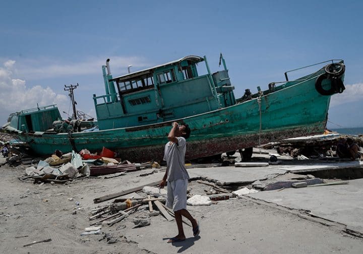 Pojke på en strand.
