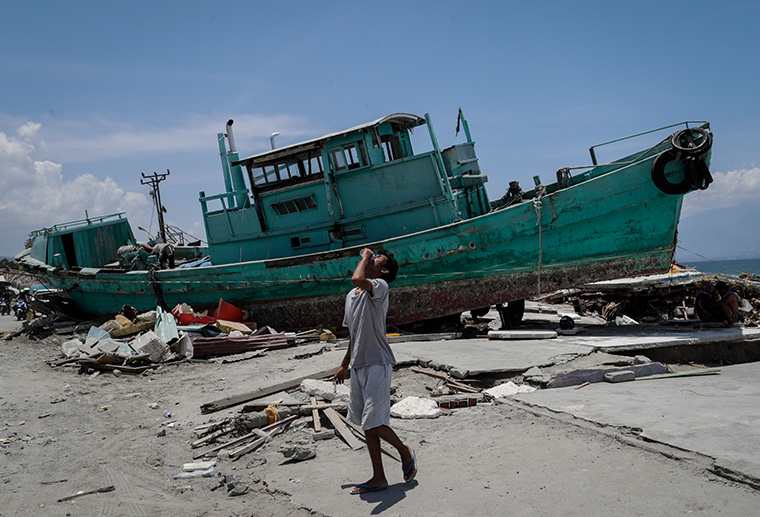 Pojke på en strand.