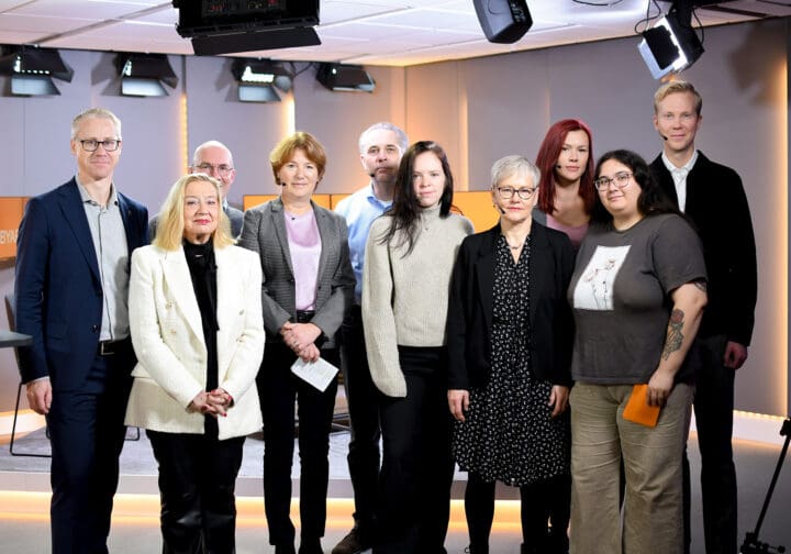 Gruppbild med deltagare på seminarie.