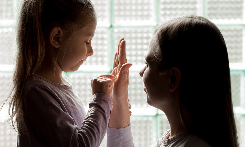 Mamma och barn i SOS Barnbyars program i Ukraina.