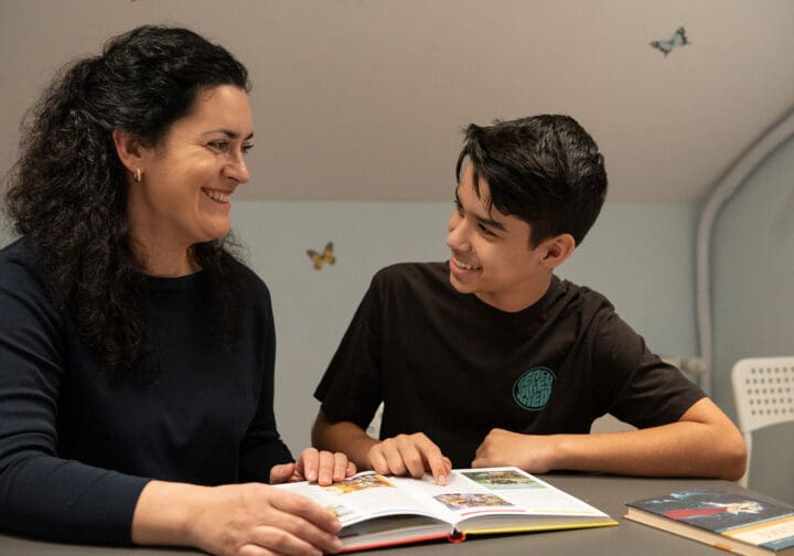 Lärare och barn i SOS Barnbyars program "SOS Planet".