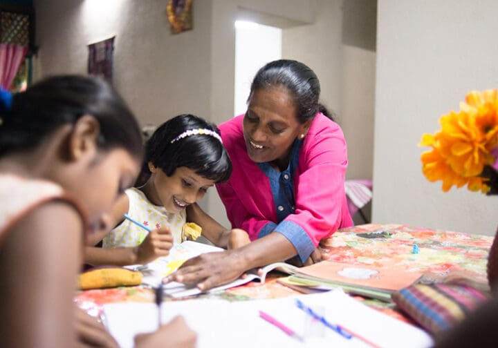 Läxläsning i barnbyn.