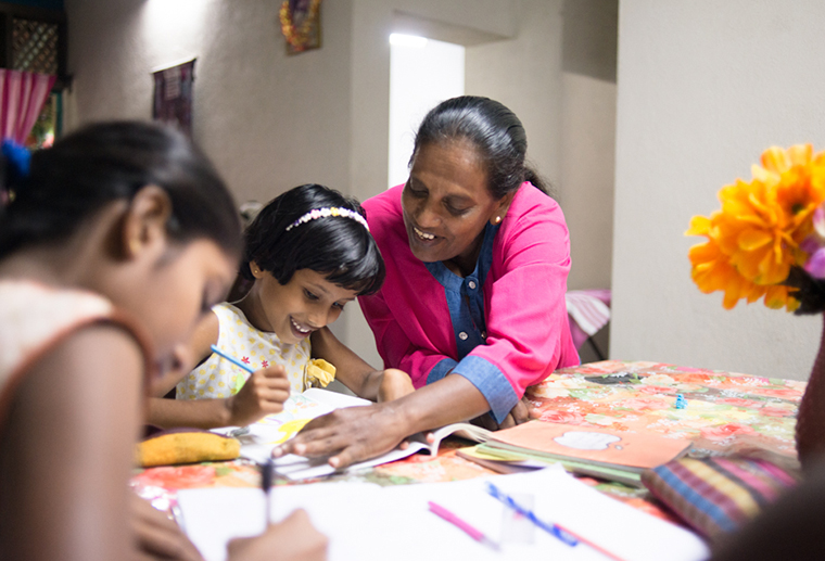 Läxläsning i barnbyn.