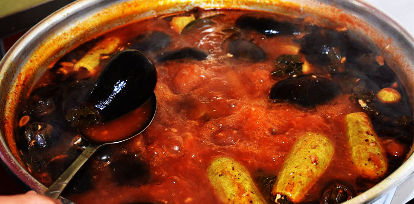 Mustig gryta med tomatsås