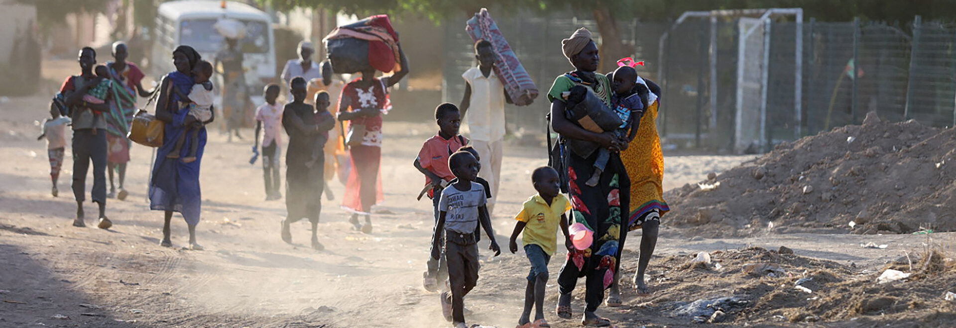 Familjer på flykt i Sudan.